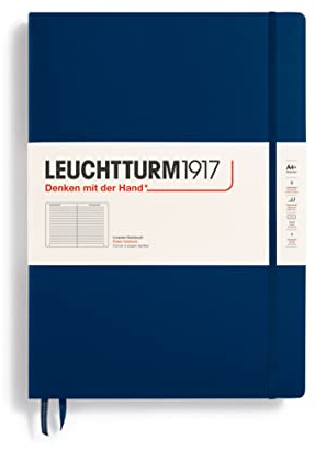 LEUCHTTURM1917 359867 Notizbuch Master Classic (A4+), Hardcover, 235 nummerierte Seiten, Marine, Liniert | 235 nummerierte Seiten, 100 g/m² Papier, Fadenheftung, Falttasche, 2 Lesezeichenbänder
