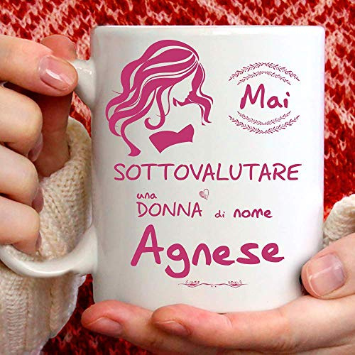 Mug humoristique Agnese pour petit-déjeuner, thé, tisana, café, cappuccino. Gadget tasse personnalisée : ne sous-estimer pas une femme de nom. Également comme idée cadeau originale et amusante.