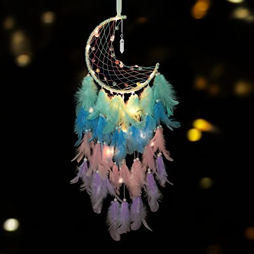 Dremisland Attrape-rêves en forme de lune avec guirlande lumineuse faite à la main pour chambre d'enfant, accessoire de chambre d'enfant, plumes arc-en-ciel, pendentif turquoise porte-bonheur à