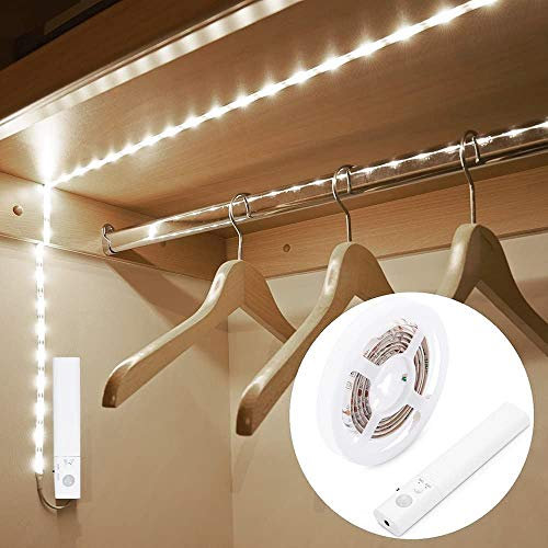 OriFiil Luce per Armadio, 1,5M 45LED Striscia LED con Sensore di Movimento, 6000K Luci LED a Batteria per Camera da Letto, Scale, Corridoio, Cucina, Guardaroba etc-Auto/On/Off
