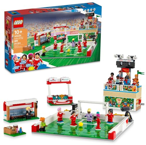 LEGO Icons of Play Fußball Spielzeug, Detailgetreues Bauset für Jungen und Mädchen mit 15 Minifiguren, Beinhaltet auch ein Feld, Tribüne und funktionierende Anzeigetafel, Fußball-Geschenk für Fans und