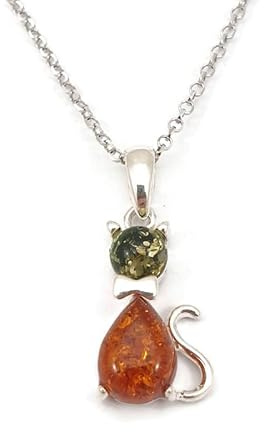 Kiara Jewellery Collier avec pendentif en forme de petit chat assis avec ambre de la Baltique multicolore sur une chaîne en argent sterling de 45,7 cm.