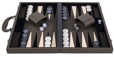 Engelhart-250563 – Backgammon 18 Pulgadas (46,7 cm) Maletín Lujo Cuero Verde Oliva/Crema – Tablero Incrustado – Abierto 57,6 × 46,7 cm – Fichas Negras/Blancas – Dados y Cubiletes – Juego de Lujo