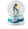 Water Globe - Pinguin von Deluxebase. Pinguin Schneekugel mit Harzfigur und geformter Basis. Tolle Wohndekoration, Ornamente und Geschenke.