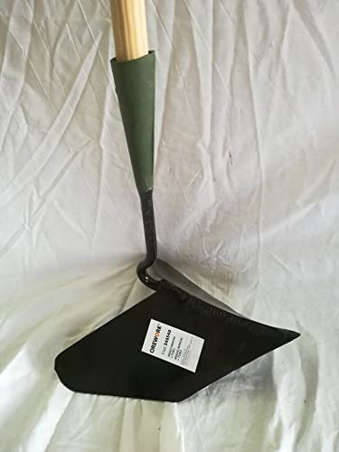 Arado manual con mango de madera. Largo total 1,40 cm.