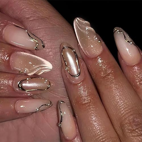 Aribliseza Press On Nails, 24 Stück 3D Gold Nude Cat Eye Fake Nägel, Mittellange Almond Nägel mit Magnetischem Farbverlauf und Goldenen Linien, Perlen Design für Winter und Neujahr, Glänzende