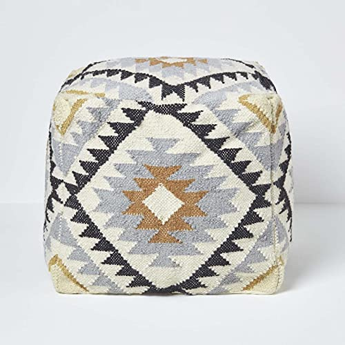 Homescapes Pouf im Boho-Look, schwarz und Gold gemusterter Kelim-Fußhocker Agra, buntes Bodenkissen fürs Wohnzimmer oder Schlafzimmer aus Wolle und Baumwolle im Retro-Stil, 43 x 43 x 43 cm