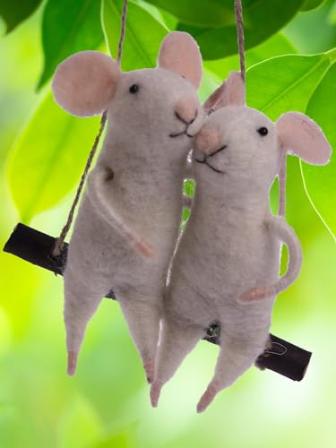 Pommerntraum ® | Dekorationsfigur Sammlerfigur verliebte Mäuse auf der Schaukel Weihnachtsdekoration Weihnachtsmäuse Dekoration Maus Mäuserich (Felix + Frieda)