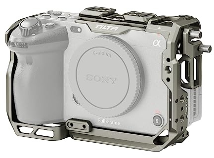 Tilta FX30 FX3 Cage, Voller Kamerakäfig kompatibel mit Sony FX30 FX3, mit HDMI-Kabelklemme, NATO-Schiene 1/4-20 3/8-16 Gewinde mit Positionierungsstiften - Titanium Gray TA-T16-FCC-TG | Inkl. HDMI Kabelklemme, Schnellspannerplatte, Mit Cold Shoe, NATO Schiene, 1/4-20 3/8-16 Gewinden, Titangrau