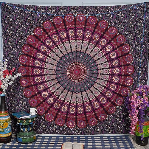 FURNISHFUL FINESSE Wandteppich, Mandala-Pfau, Lila Rosa, 137 x 213 cm | Dekorative Baumwoll-Wanddecke für Wohnzimmer, Schlafzimmer oder Boho-Räume; vielseitig als Wandbehang und Heimdeko.