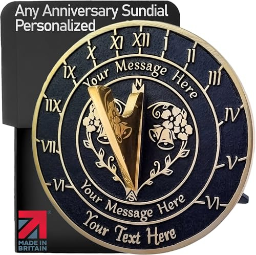 The Metal Foundry Meridiana personalizzata What Love is, in ottone riciclato, resistente, idea regalo per la casa o il giardino, realizzata nel Regno Unito per genitori, nonni, amici, coppie