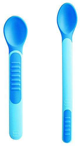 MAM Heat Sensitive Feeding Spoons and Cover, Two Sizes, Colour Change Baby Feeding Spoons, Part of The Baby Cutlery Range, Baby Weaning Essentials, Blue