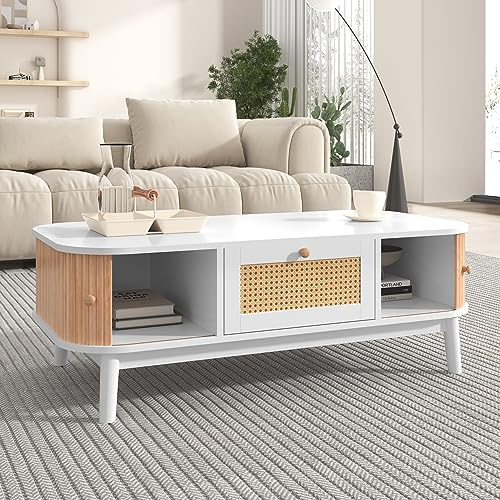 BTM Couchtisch - Rattan-Kaffeetisch, Schubladen mit Rattan und Schiebetüren mit Massivholzlatten, Massivholzbeine, Natürlicher Landhausstil.