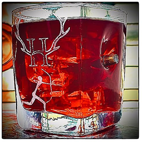WhiskyGlas mit echtem Projektil und Gravur- Whiskey Glas als Geschenkidee für Jäger 300 ml