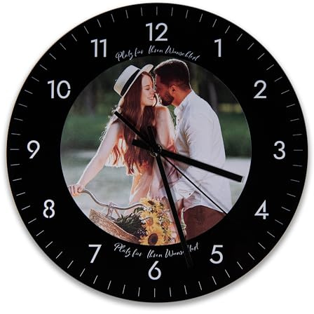 LAUBLUST Personalisierte Wanduhr aus Acryl - Uhr zur Wand mit Foto, schwarz | Deko für Zuhause | Leise Wanduhr für Wohnzimmer, Schlafzimmer & Küche - Geschenk für Partner, Mama, Papa, Familie, Freunde