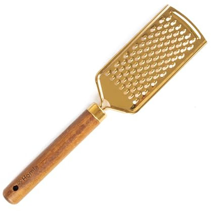 HOMLA Jalo Küchenreibe mit natürlichem Holzgriff - Handreibe Rostfrei, Flach, Klein - aus Edelstahl - für Käse, Schokolade, Ingwer, Kartoffel, Zitrone, Muskat - Geschenk für Koch, Köchin - Gold