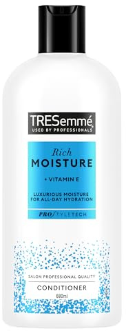 TRESemme Rich Moisture Conditioner luxurious moisture for all-day hydration for dry, damaged hair 6x 680 ml