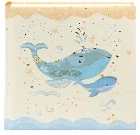 goldbuch 15 395 Babyalbum Blue Whale, Babybuch 30 x 31 x 4 cm, Fotoalbum mit 58 weißen Blankoseiten und 4 illustrierten Seiten, Einband aus Kunstdruck mit Wal-Motiv, Album, Fotobuch Beige-Blau