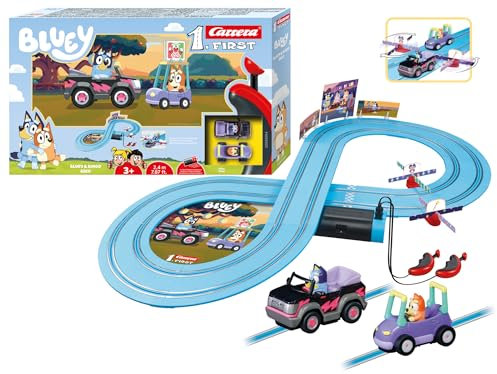 Bluey & Bingo Racetrack 2,4 m | Komplett set med 2 fjärrstyrda bilar, handkontroller & ban-delar | Perfekt leksak för barn från 3 år