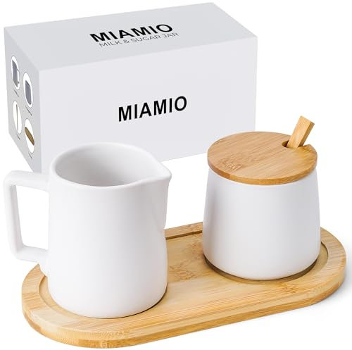 MIAMIO - Milch und Zucker Set mit Deckel und Löffel/Keramik Milchkännchen mit Holz Tablett - Mikrowellen- und Spülmaschinenfest (Weiß)
