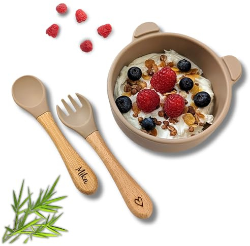 C|UTE – Kindergeschirr personalisiert mit Namen | Schüssel mit Saugnapf & Kinderbesteck (Esslernlöffel, Gabel) graviert | BPA-frei | Geschenk Babygeschirr ab 12 Monate (Taupe, Set ohne Lätzchen)