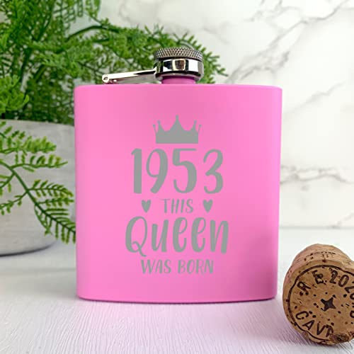 Flasque gravée en acier inoxydable rose – 1972 « This Queen was Born » – Cadeau d'anniversaire pour femme, elle – Cadeau de cinquante anniversaire pour maman, grand-mère – 177 ml