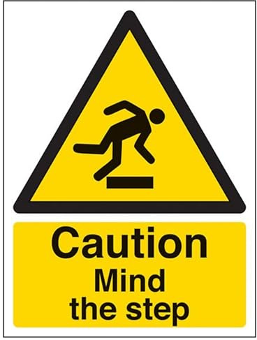 VSafety 63013AN-R Caution Mind The Step varning allmän skylt, styv plast, porträtt, 150 mm x 200 mm, svart/gul