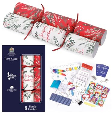Tom Smith Pack 8 Charity Family Christmas Crackers Red & White Holly & Ivy 'Season's Greetings'