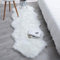 YIHAIC Faux tappetto di pelle di pecora tappeto, Pecora Agnello imitazione pelliccia sintetica decorativa, adatto per tappeto per soggiorno, tappetino per il letto (Bianco, 60 x 160 cm)