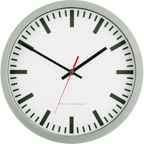 Eurotime Funkwanduhr, 30 cm, Kunststoffgehäuse Silber, Echtglas, klares Bahnhofszifferblatt, automatische Zeitein- und Zeitumstellung von Sommer- und Winterzeit, rote Sekunde, 53830-07