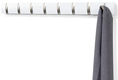 Umbra Flip 8 Garderobenhaken – Moderne, Schlichte und Platzsparende Garderobenleiste mit 8 Beweglichen Haken für Jacken, Mäntel, Schals, Handtaschen und Mehr, Hochglanz Weiß