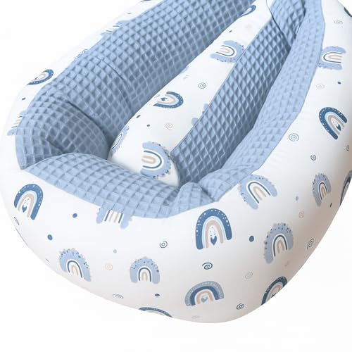 Schlangenmanufaktur® Kuschelschlange Blau mit Regenbögen und Wolken – Stillkissen & Lagerungskissen – Handgefertigt in Bayern aus Öko-Tex® Baumwolle – Babyzimmer & Wickeltisch Zubehör (450x13cm)
