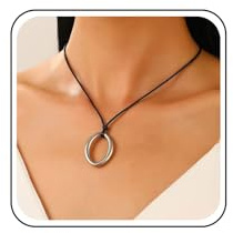 Inilbran Boho Leder Choker Halskette Schwarze Lederschnur Choker Halskette Vintage Kreis Anhänger Halskette Gothic Leder Wildleder Halskette Kurze Leder Kreis Halskette Für Frauen (Silber)