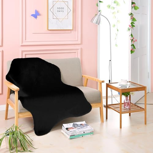 Kunst-Fell-Teppich Kurzflor | Flauschiger Wohnzimmer-Teppich, als Schlafzimmer Deko oder Kinderzimmer | rutschfest und waschbar in Waschmaschine | Schwarz - Fell 80x120cm