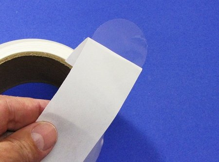 Verschlussetiketten transparent auf Rolle - ø 20 mm rund - 2.500 Stück je Rolle - Kern: 76 mm - aussen gewickelt - stark haftend - Klebepunkte transparent