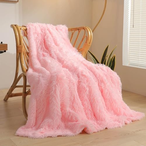 XeGe Luxuriöse Flauschige Bettdecke Sofa Kuscheldecke, warme winterliche Felldecke, hochwertige Kunstpelz Decke, zottelige Plüschdecke, Rosa 150x200 cm pelzige Wohndecke für Couch, Pink