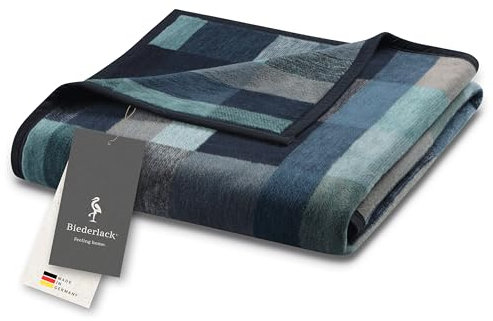 biederlack® Flauschige Kuscheldecke aus Baumwollmischgewebe I Made in Germany I Öko-Tex I nachhaltig produziert I Wohndecke Color Squares Dark Blue in dunkelblau-grau I Sofa-Decke in 150x200 cm