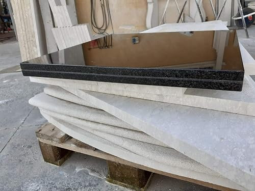 Planche à découper en marbre granit noir absolu avec bloc antidérapant, idéal pour pétrir. Dimensions 60 x 60 x 2 cm