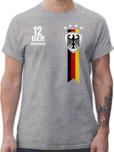 Geschenk mit Namen personalisiert by Shirtracer - T-Shirt Herren - 2026 Fussball Fanartikel - Germany WM Fan Deutschland