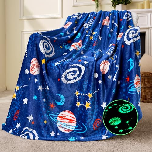 Joiedomi Decke Kuscheldecke Leuchtet im Dunkeln – Weltraum-Geschenk für Mädchen und Jungen im Alter von 2 bis 12 Jahren – Weiche, gemütliche Flanell-Kinderdecke – Geburtstagsgeschenk 50×60