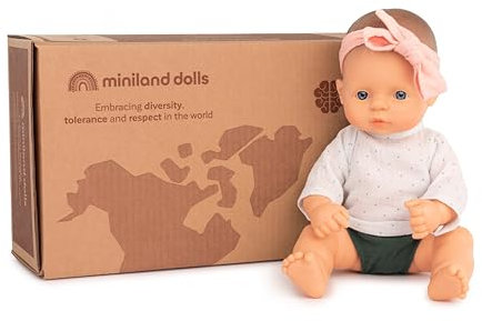 Miniland Dolls Geschenk-Set: 32 cm große europäische Babypuppe Mädchen und Forest-Set.