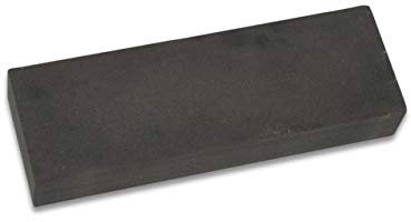 A Pedra das Meigas 21206 Piedra AFINAR 1200Grs (12x4x2 cm) para Caza, Pesca, Camping, Outdoor, Supervivencia y Bushcraft 21206 + Portabotellas de regalo