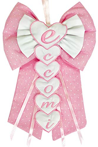 FIOCCO NASCITA/COCCARDA FIOCCO ECCOMI RICAMATO ROSA Lavorato del tutto a mano