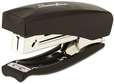 Swingline Häftapparat, mjukt handtag, handhäftapparat, robust, liten, bärbar, minihäftapparat för hemmakontor, skrivbord och hemskoltillbehör, kapacitet 20 ark, svart (09901)