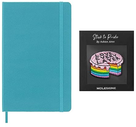 Moleskine Classic Notizbuch + Pride Cake Sticker Patch, Liniertes Notizbuch mit festem Einband 13x21cm Farbe Blue Reef, Patch entworfen von Ashton Attzs 5x5cm