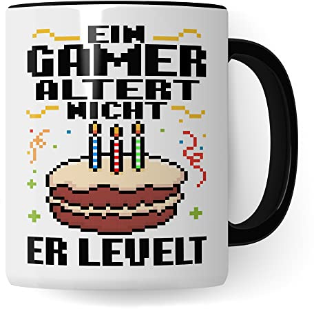 Gamer Tasse, Ein Gamer altert nicht - Er levelt Geschenkidee für Computerspieler, Gaming-Fans und Zocker Geschenk Kaffee-Becher Nerd Gaming Kaffeetasse mit Spruch lustig (Weiß/Schwarz)