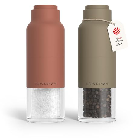 LARS NYSØM Moulin à sel et poivre en acier inoxydable avec moulin réglable I Set de moulins à épices en forme de bouteille manuel (Red/Brown)