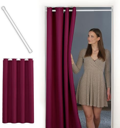 tinycurtains, Thermo Türvorhang mit Teleskopstange, einfache Montage in nur 1 Minute ohne Bohren (Türgardine Bordeaux rot H195 x B150 cm + Stange weiß B70-120 cm)