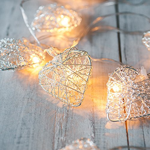 Lights4fun 1.35m Silver Metal Mesh Heart Fairy String Lights – 10 Warm White Battery Operated LEDs with Timer on Clear Cable for Bedroom, Living Room, Office and Indoor Use