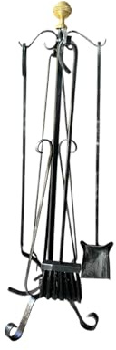 Attrezzo per Camino in Ferro con Accessori,Trespolo con Pomelli in Ottone, Pinza, Uncino, Scopetta e Paletta (82cm Alto)